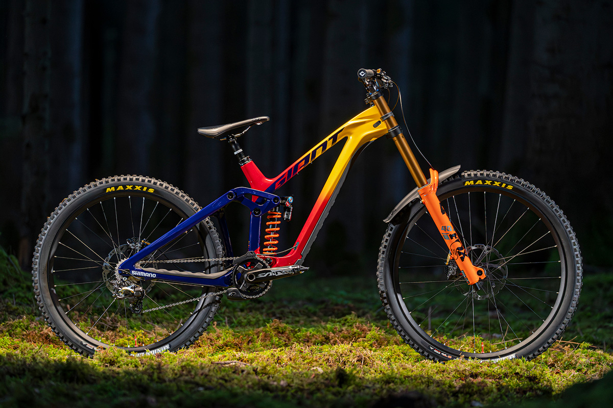 高感度ショップで2023年売れたブランド 名品TITUSタイタスダウンヒルバイクROCKSHOX CHROMAG 自転車本体